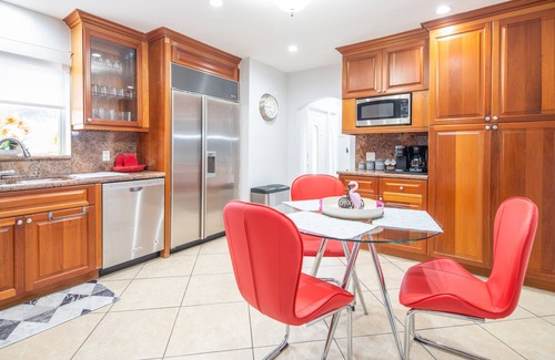 Hollywood Hills Villa | NEW MODERN LUXURY HOME IN HOLLYWOOD 5 BR 3BTH + POOL