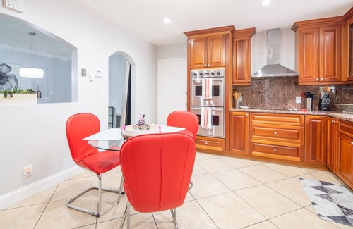 Hollywood Hills Villa | NEW MODERN LUXURY HOME IN HOLLYWOOD 5 BR 3BTH + POOL