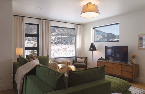 Gallatin Gateway House | New Modern Residence w/ Hot Tub @ Aspects Big Sky