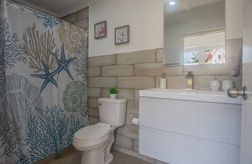 Esmeralda Villa | New modern retreat 4 beds & 4.5 baths. 3 minute drive to Malmok and Palm Beach.