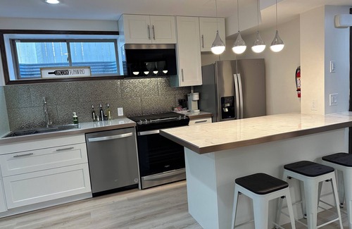Auburn Bay Apartment | NEW Modern Secondary Suite w/Private Office, Chefs Kitchen and 2nd workspace