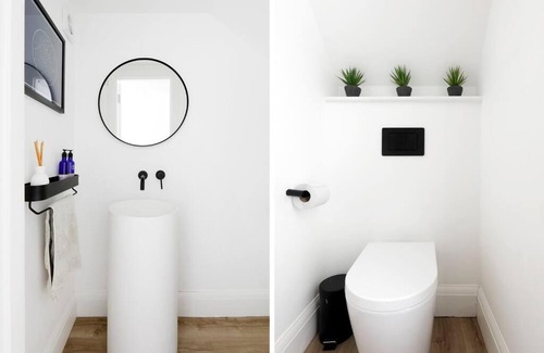 Hove House | *NEW* Modern stylish 4 bedroom home with parking**