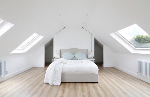 Hove House | *NEW* Modern stylish 4 bedroom home with parking**
