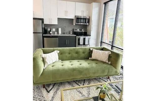East Side Apartment | New! Modern Stylish Apartmnt on Beltline FREE Parking