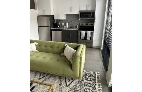 East Side Apartment | New! Modern Stylish Apartmnt on Beltline FREE Parking
