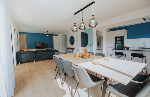Ploudalmezeau Villa | New, modern villa Heated indoor pool 4 bedrooms 4 bathrooms - 8pers and 2children