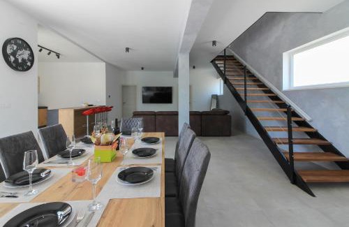 Liznjan Villa | New modern villa Gogo with private pool near the beach and town of Pula by WiiBuk