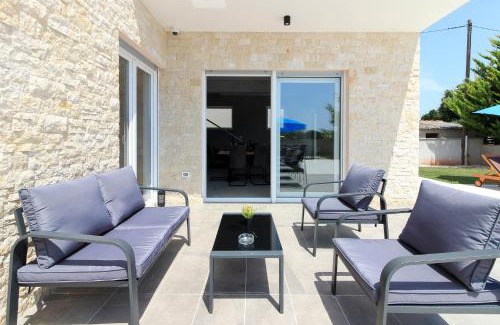 Liznjan Villa | New modern villa Gogo with private pool near the beach and town of Pula by WiiBuk