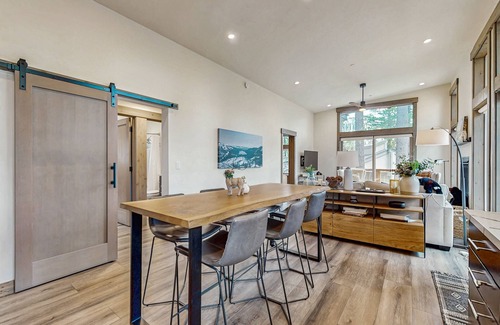 Truckee House | New, mountain-modern cabin with gas fireplace & great location