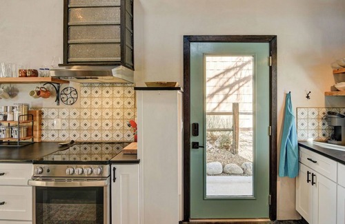 Buena Vista House | New mountain-modern bungalow with private patio + epic Mt. Princeton views