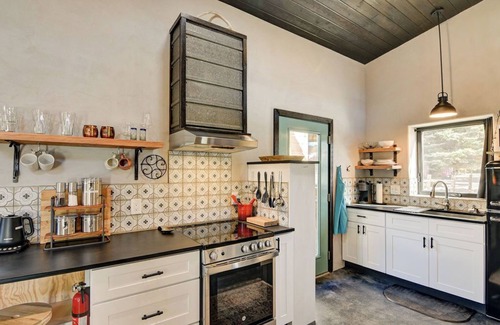 Buena Vista House | New mountain-modern bungalow with private patio + epic Mt. Princeton views