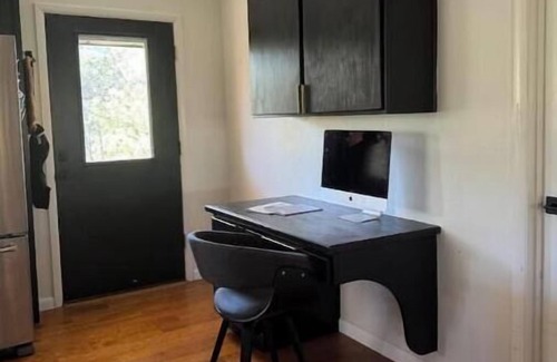 Prescott House | *NEW* Mtn view retreat! Pets! 3 min Dtwn/Pooltable
