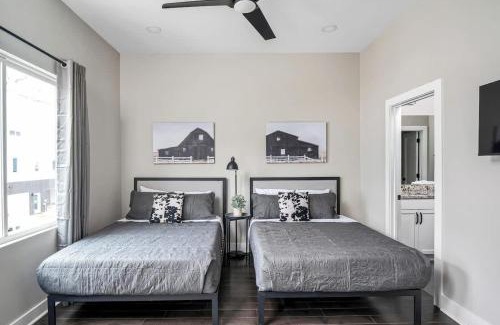 Nashville House | New Nashville Home - Rooftop Views - Hot Tub