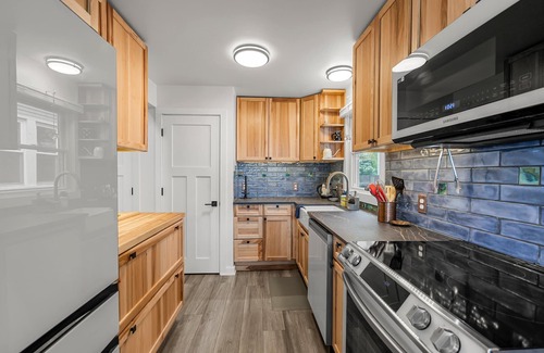 Bottineau House | *NEW* Northeast Arts District Home | EV Charger