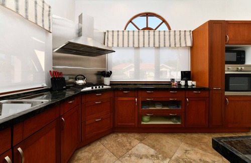 Malmok Cottage | New! Ocean View With Rooftop Terrace in Malmok!