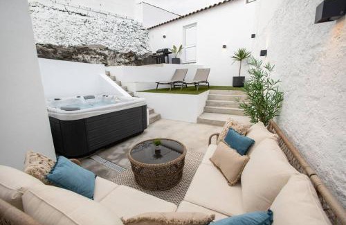 Lagoa House | NEW! Oceanfront Home with HotTub, Lagoa Sao Miguel Azores