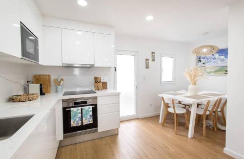 Lagoa House | NEW! Oceanfront Home with HotTub, Lagoa Sao Miguel Azores