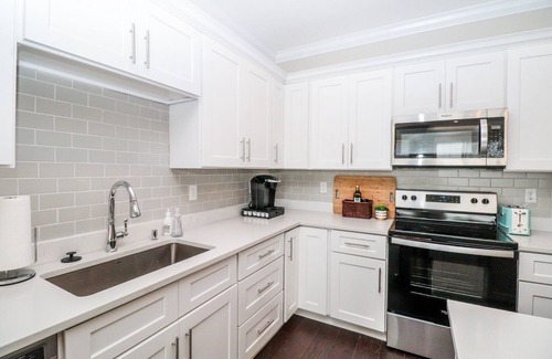 Oxford House | New Oxford TownHome with 2 Car Garage, 3 BR and 3.5 BA, all King Ensuites