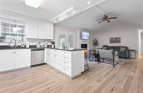 Fairhope House | New! PacMan/Firepit/Pet Friendly- Hot Tub March 2025! Sleeps 9