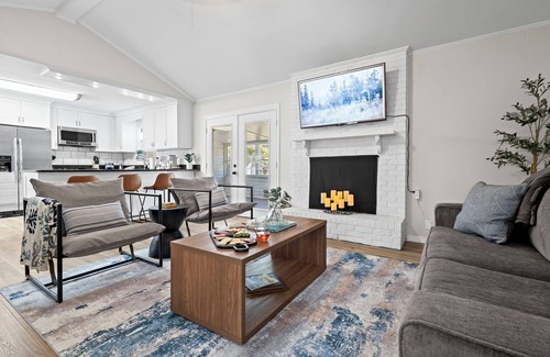 Fairhope House | New! PacMan/Firepit/Pet Friendly- Hot Tub March 2025! Sleeps 9