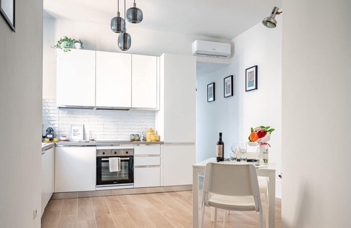 San Lazzaro Apartment | NEW! Parma Galleria White Apartment x2