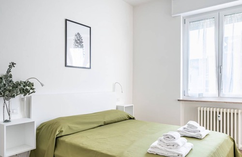 San Lazzaro Apartment | NEW! Parma Galleria White Apartment x2