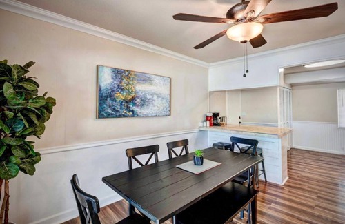 Redding House | ✨ *NEW* Peaceful Modern Retreat w/BBQ 🍗 Pool 🌊 Foosball ⚽️