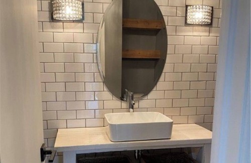 Oklahoma City Condo | NEW! Penn Studio 1 in Gated Community w/In-Unit Washer & Dryer - Military Vet.