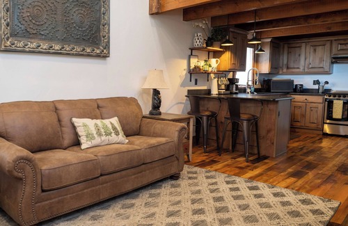 Red Bluff Estates Cabin | New pet-friendly, gorgeous cabin with AC and WiFi at Tiny Timbers Resort