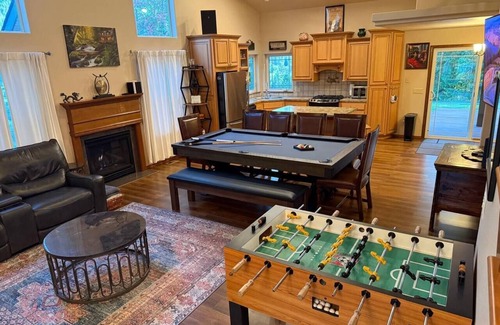 Pinehurst House | NEW! Pinehurst Lookout! Hot tub, pool table