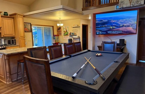 Pinehurst House | NEW! Pinehurst Lookout! Hot tub, pool table