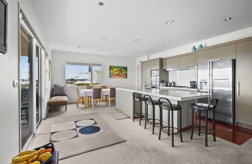 New Plymouth House | New Plymouth Coastal Views in Westown 5 mins drive to CBD