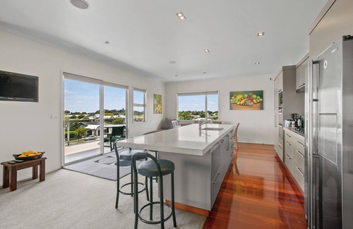 New Plymouth House | New Plymouth Coastal Views in Westown 5 mins drive to CBD