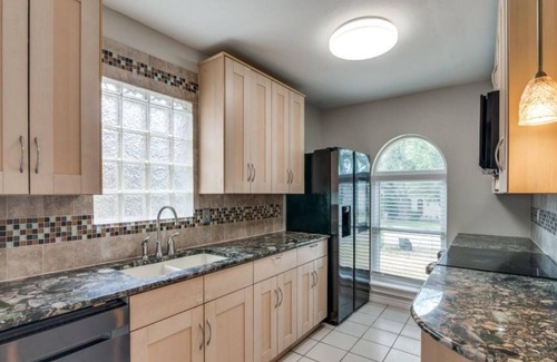 Northeast Carrollton House | New! Pool, Sauna & Wellness Retreat. Spacious home! 3Bed 2Bath.