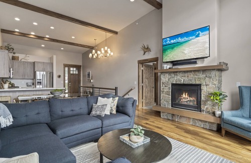 Eden House | New Powder Mountain Modern Retreat w/private Hot tub
