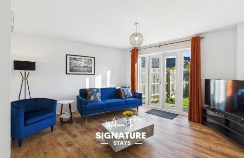 Cheltenham House | NEW Prestbury Place by Signature Stays - 5 Bedroom House Near Cheltenham Racecourse