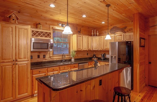 Blue Ridge Cabin | NEW Private Blue Ridge Cabin – Hot Tub, Game Room & Fire Pit