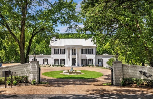 Branson House | New Private Lakefront Mansion on 5acres-3 Homes!Sleeps 44~Huge Pool/Hot tub/Dock