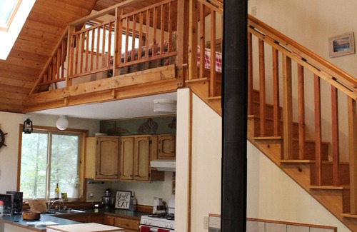 Chiniak House | NEW Private wooded hideaway w/spacious deck & hot tub, steps to beach & fishing