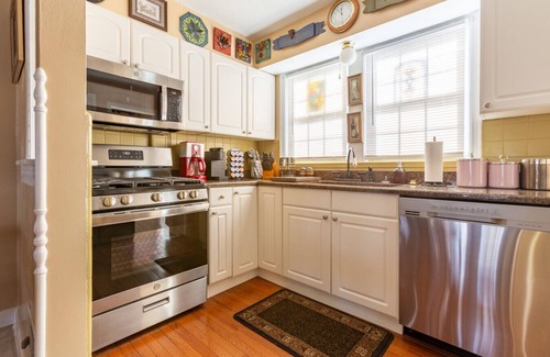 Northampton House | New Property! Private Home,Centrally Located in St. Louis