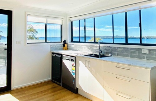 Sunshine House | New Property Seabreeze Bungalow - Lakeview Sunset Delight at Sunshine on Lake Macquarie