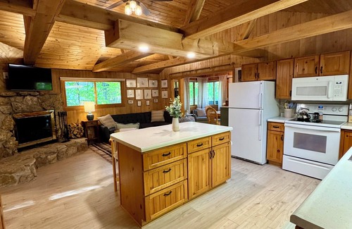 Gills Rock Cottage | New! Quaint, Pet-Friendly Cottage in Northern Door