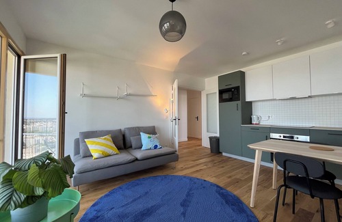 Montreuil Apartment | New refurbished appartement with a view, on new metro line 11