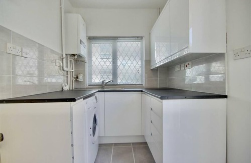 Portsmouth House | New Refurbished Home in Residential Area.