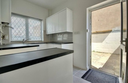Portsmouth House | New Refurbished Home in Residential Area.