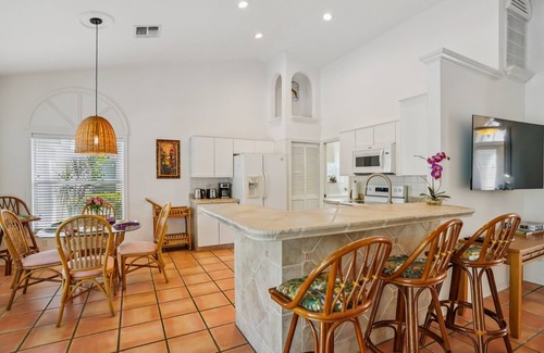 Crown Pointe House | NEW! Relaxed Tropical Retreat 5 miles to Beach