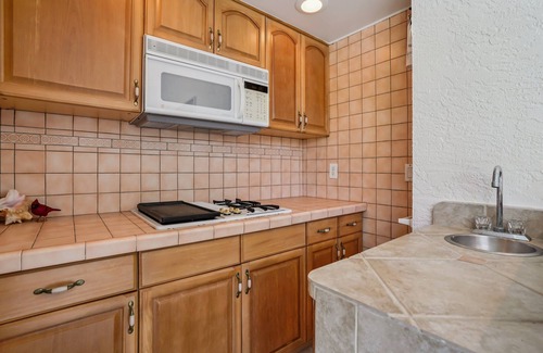 Crown Pointe House | NEW! Relaxed Tropical Retreat 5 miles to Beach
