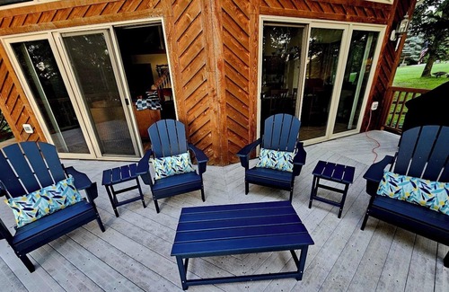 Turtle Lake House | NEW! Relaxing Lakefront Getaway 3BR+Loft. Kayaks, Canoe, Dock, new Fire Pit