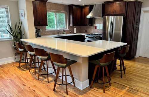 Morse Park House | NEW REMODEL. Luxury Creekside Open Plan Bungalow. Near Red Rocks/Downtown.