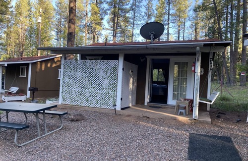 Payson Cabin | New remodeled Family Cabin-Multiple Beds, Fireplace, Horseshoes, Private Jacuzzi
